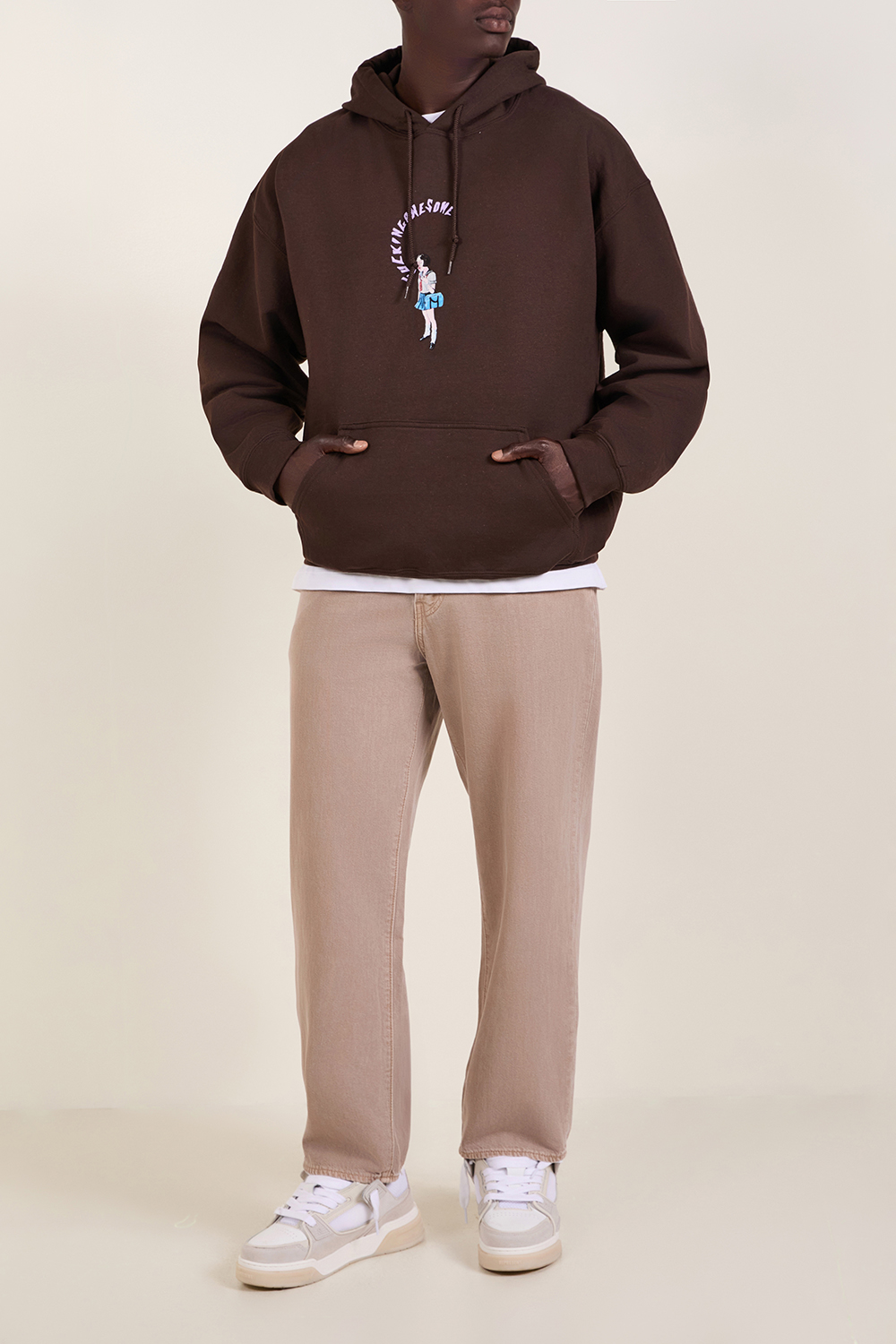 תמונת כל הלוק של סווטשירט קפוצ'ון